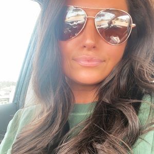 Meet your Posher, Olivia